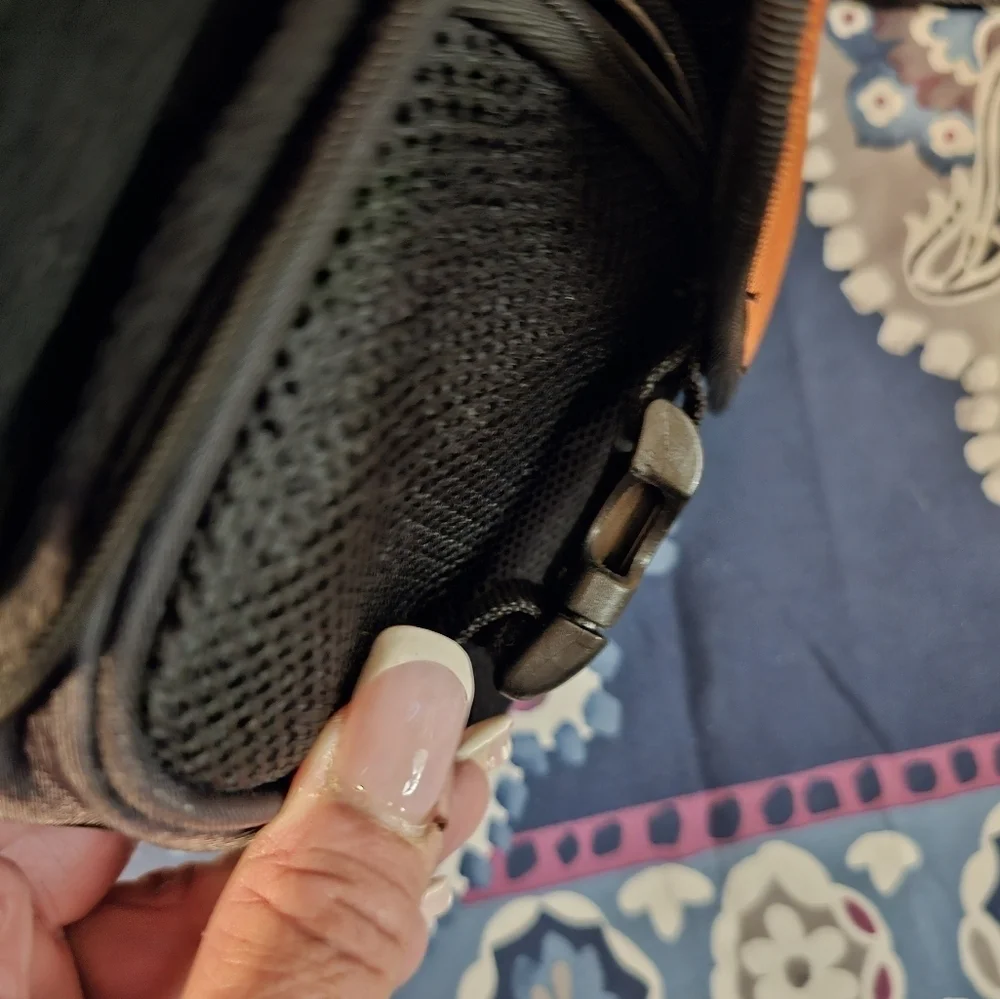Gaming bag -1 prong missing from closure but closes perfectly